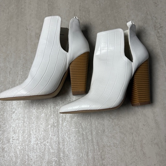 JustFab Heeled Boots Old Town Cutout Heeled bootie - Picture 3 of 13